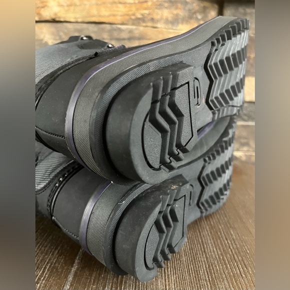 Skechers Waterproof Boots - Picture 12 of 12